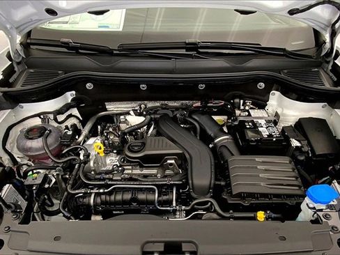 New 2026 Volkswagen Taos SE image 11