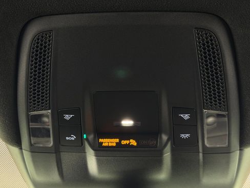 Used 2020 Porsche Taycan Turbo image 35