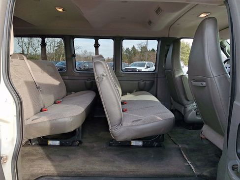 Used 2018 Chevrolet Express 3500 LT w/ LT Preferred Equipment Group image 16