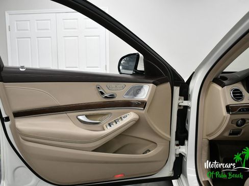 Used 2019 Mercedes-Benz S 560 Sedan image 31