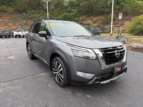 Certified 2024 Nissan Pathfinder Platinum w/ Cargo Package AWD/4WD image 7