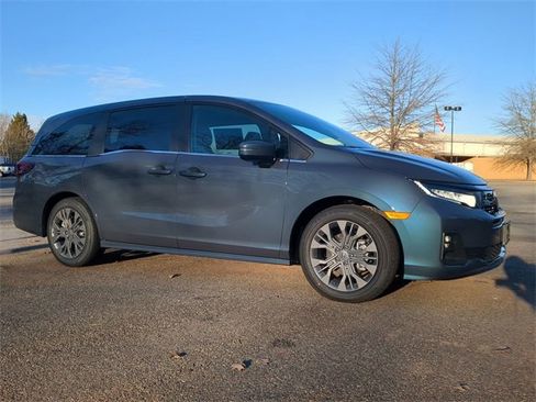 New 2026 Honda Odyssey Touring image 2