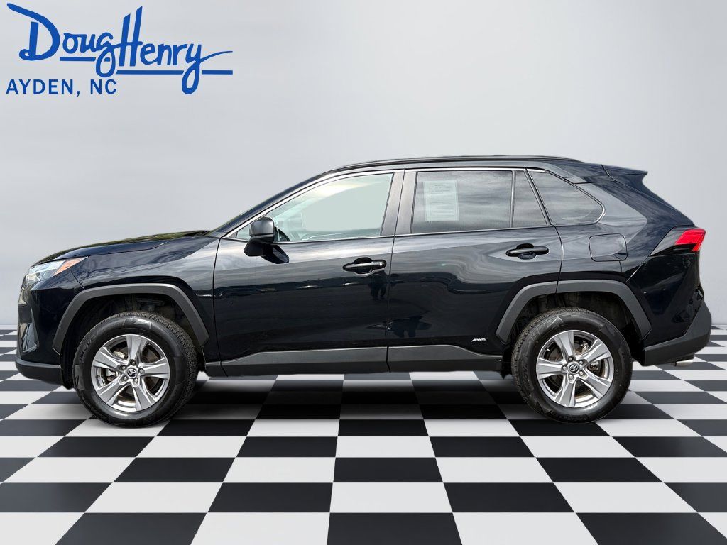 Used 2025 Toyota RAV4 LE AWD/4WD image 2