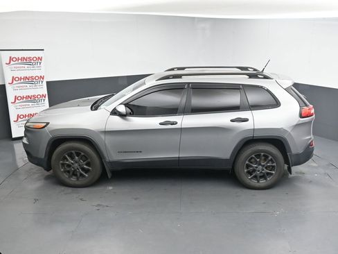 Used 2015 Jeep Cherokee Latitude AWD/4WD image 13