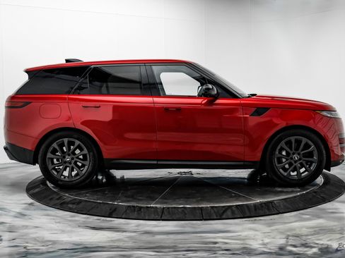 Used 2024 Land Rover Range Rover Sport SE image 13