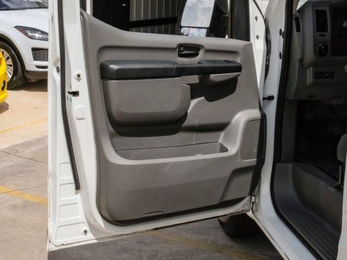 Used 2020 Nissan NV 3500 S image 37