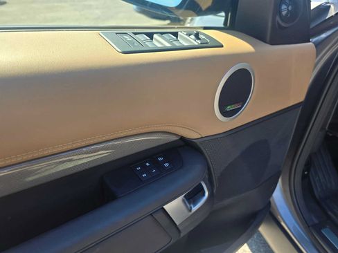 Used 2025 Land Rover Discovery Metropolitan Edition AWD/4WD image 21