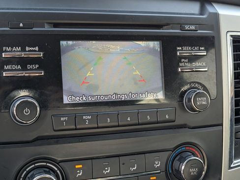 Used 2018 Nissan Titan SV image 22