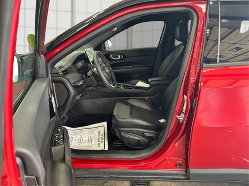 Used 2025 Jeep Compass Trailhawk AWD/4WD image 9