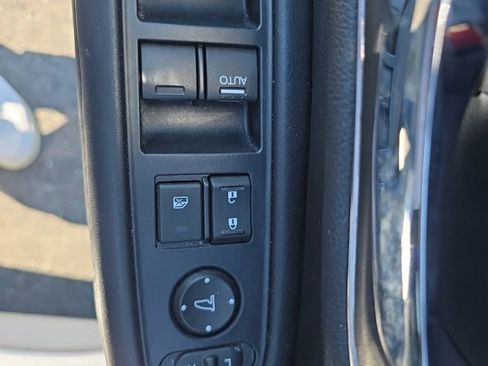 Used 2019 Honda HR-V Touring image 12
