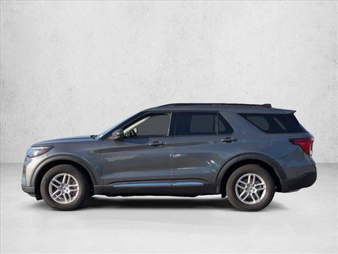 Used 2025 Ford Explorer Active w/ Active Comfort Package image 5