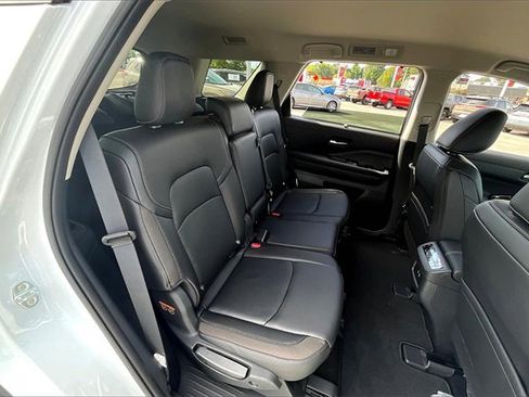 New 2025 Nissan Pathfinder SL image 12