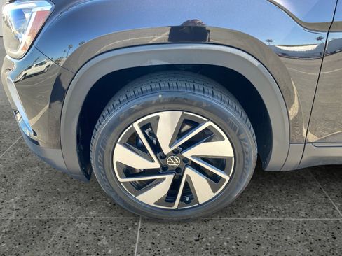 Used 2024 Volkswagen Atlas SE image 14
