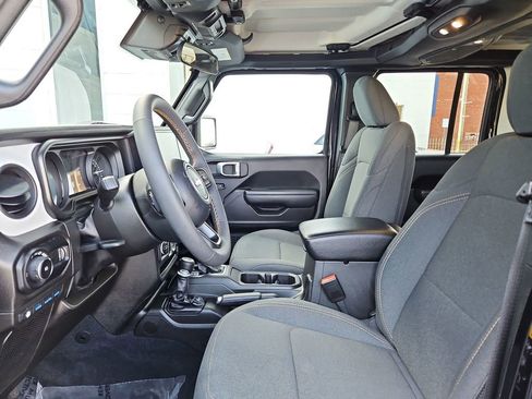 Used 2024 Jeep Wrangler Unlimited w/ Convenience Group image 21