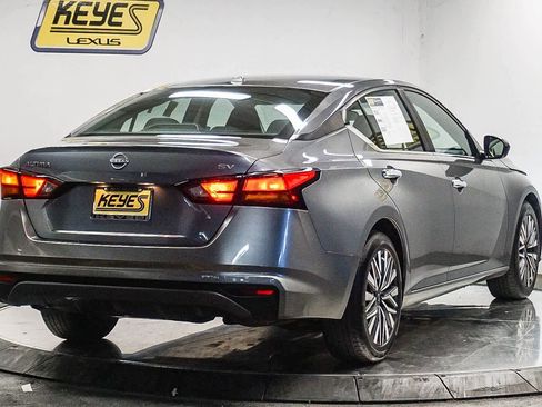 Used 2024 Nissan Altima 2.5 SV image 4