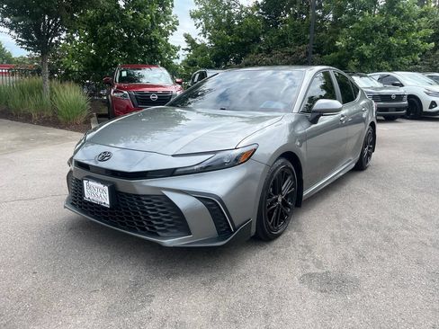 Used 2026 Toyota Camry SE FWD image 3