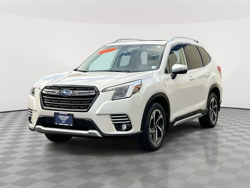 Used 2022 Subaru Forester Touring image 3
