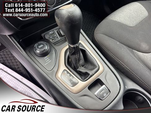 Used 2016 Jeep Cherokee Sport w/ Cold Weather Group image 10
