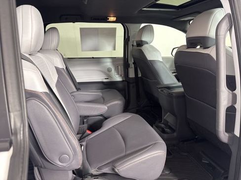Used 2024 Toyota Sienna XSE AWD/4WD image 5