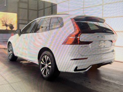 Used 2024 Volvo XC60 B5 Core AWD/4WD image 4
