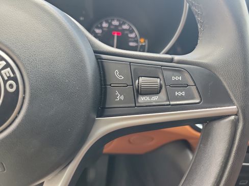 Used 2017 Alfa Romeo Giulia RWD image 23