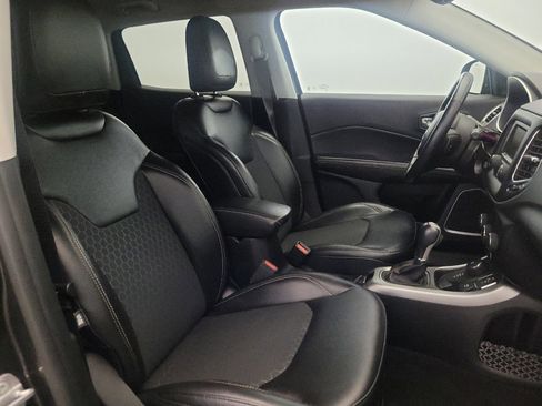 Used 2018 Jeep Compass Latitude w/ Cold Weather Group AWD/4WD image 21