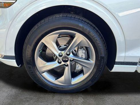 Certified 2026 Genesis GV70 2.5T AWD/4WD image 47