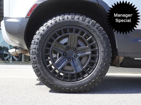 Used 2024 Land Rover Defender 110 SE AWD/4WD image 32