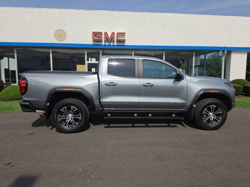 Used 2025 GMC Canyon AT4 AWD/4WD image 2