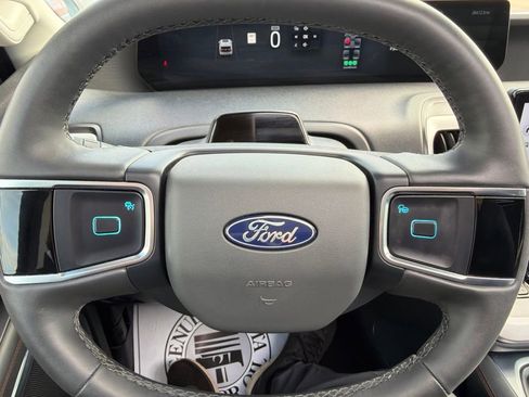 Used 2025 Ford Expedition Active AWD/4WD image 15