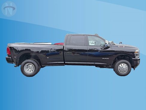 Used 2025 RAM 3500 Limited w/ Towing Technology Group AWD/4WD image 26