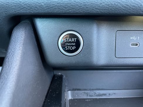 Used 2022 Nissan Rogue SV w/ SV Premium Package image 12