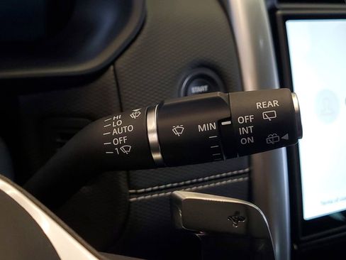 Used 2025 Land Rover Discovery Dynamic SE AWD/4WD image 17