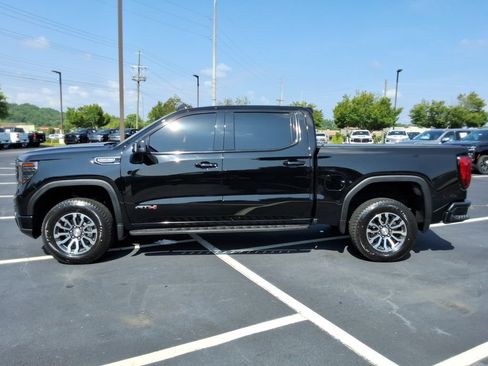 Certified 2022 GMC Sierra 1500 AT4 w/ AT4 Premium Package AWD/4WD image 8