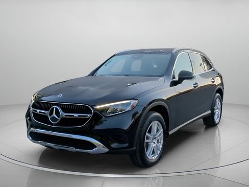 Used 2025 Mercedes-Benz GLC 300 image 11