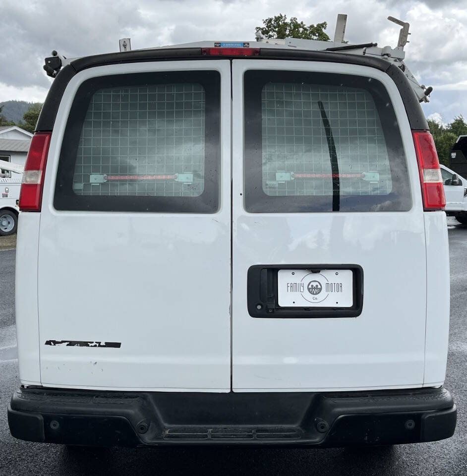 Used 2018 Chevrolet Express 2500 w/ Driver Convenience Package RWD image 6