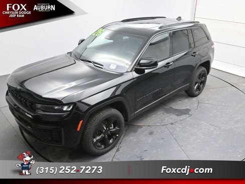 New 2026 Jeep Grand Cherokee Limited w/ Limited Altitude Package image 24