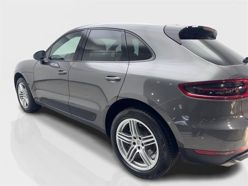 Used 2018 Porsche Macan image 14