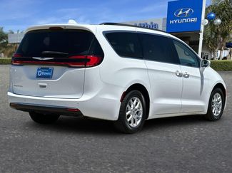 Used 2022 Chrysler Pacifica Touring-L FWD video 3