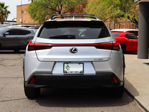 Used 2019 Lexus UX 200 w/ Premium Package FWD image 11