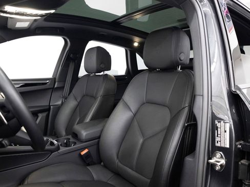 Certified 2026 Porsche Macan AWD/4WD image 5