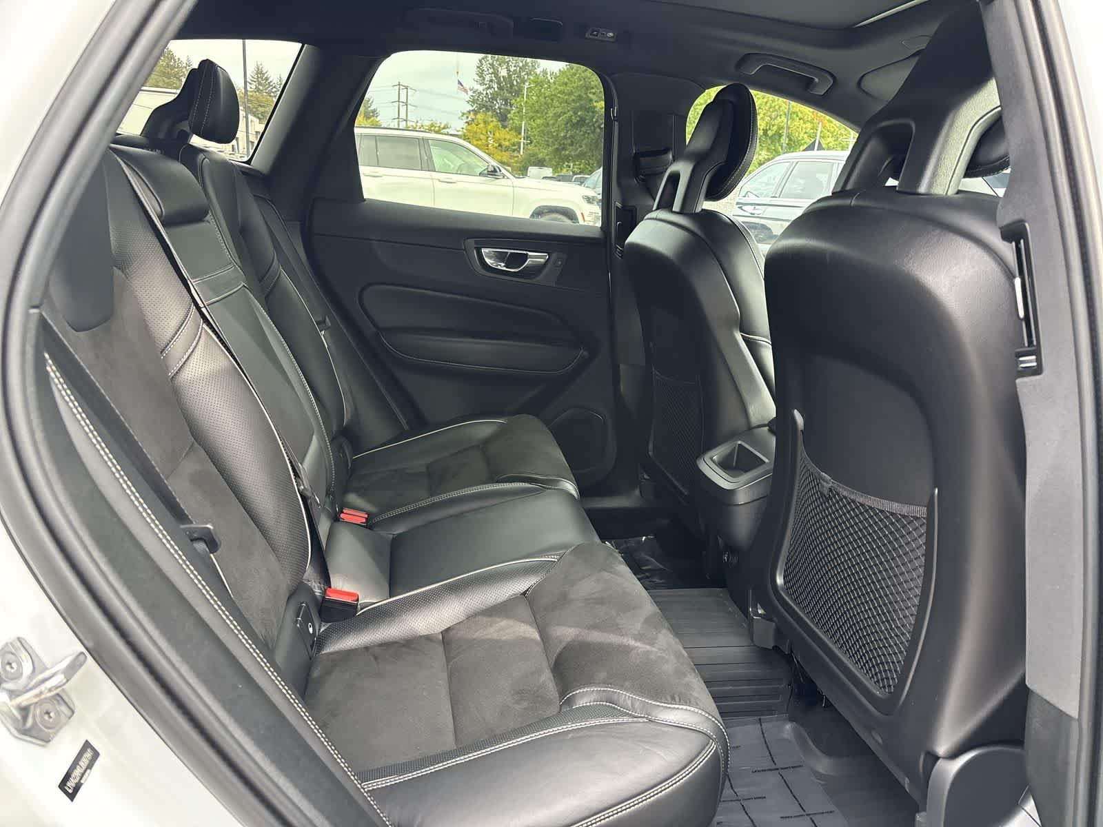 Used 2018 Volvo XC60 T6 R-Design w/ Convenience Package AWD/4WD image 5