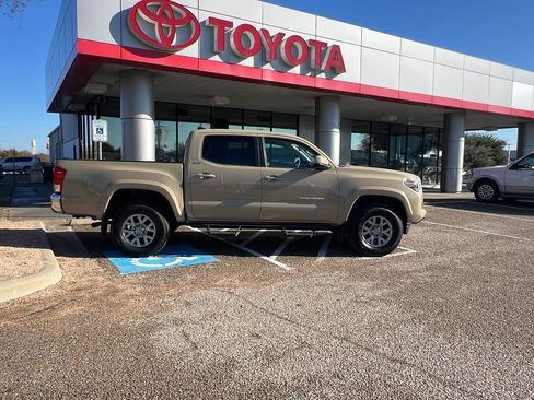 Used 2017 Toyota Tacoma SR5 image 6