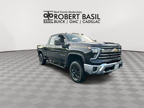 Used 2024 Chevrolet Silverado 2500 LTZ w/ LTZ Convenience Package AWD/4WD image 2