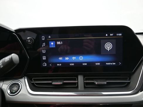 Certified 2025 Chevrolet Trax LT w/ LT Convenience Package FWD image 15