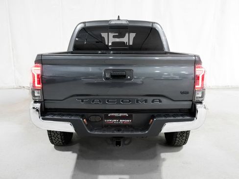 Used 2021 Toyota Tacoma TRD Off-Road AWD/4WD image 4