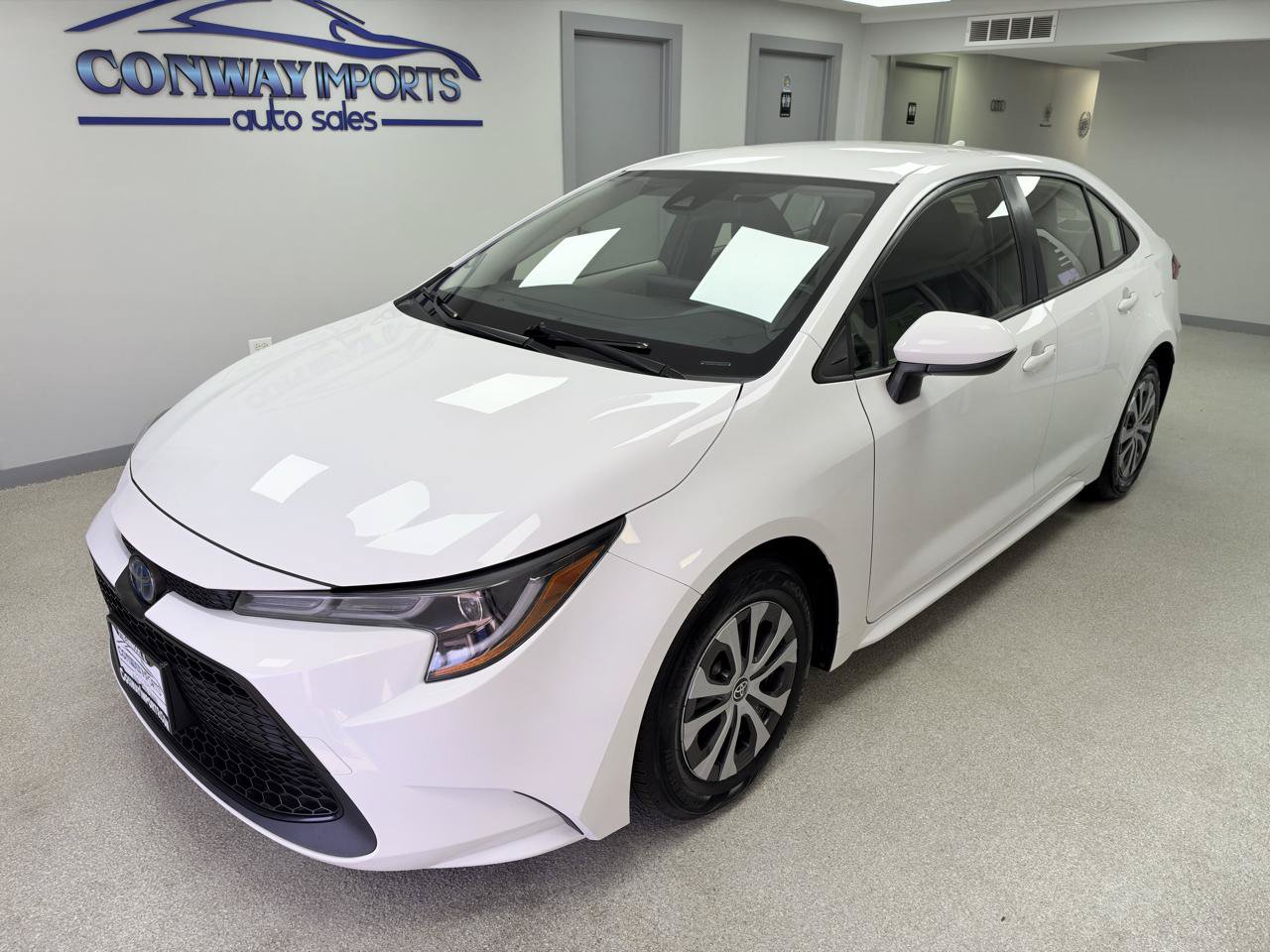 Used 2022 Toyota Corolla LE FWD image 2