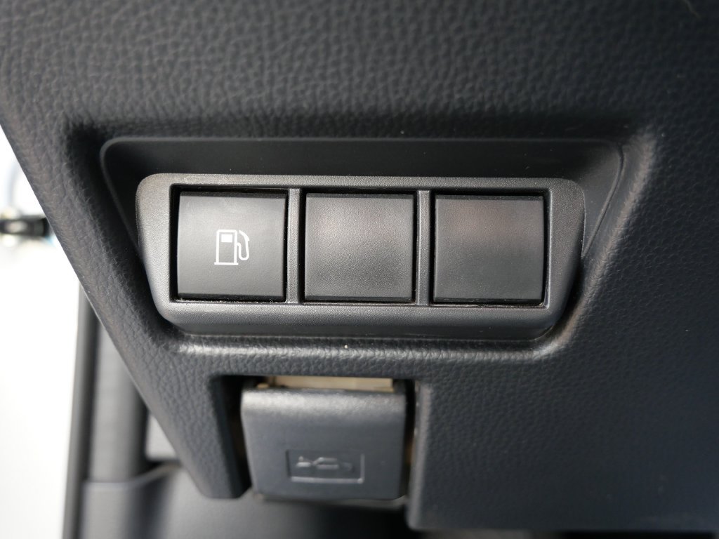 Certified 2025 Toyota Prius LE FWD image 7