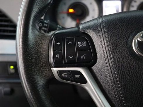 Used 2017 Toyota Sienna SE Premium FWD image 21