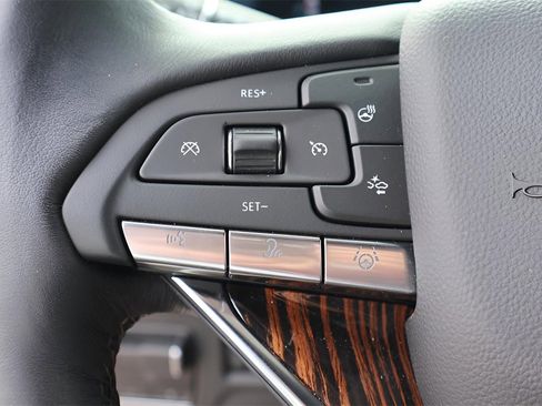 Used 2024 Cadillac Escalade Premium Luxury w/ Performance Package image 25